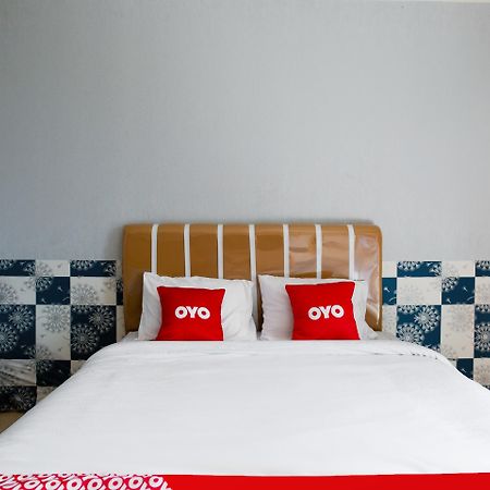 Oyo 2582 Apartemen Serpong Green View Tangerang Exteriör bild